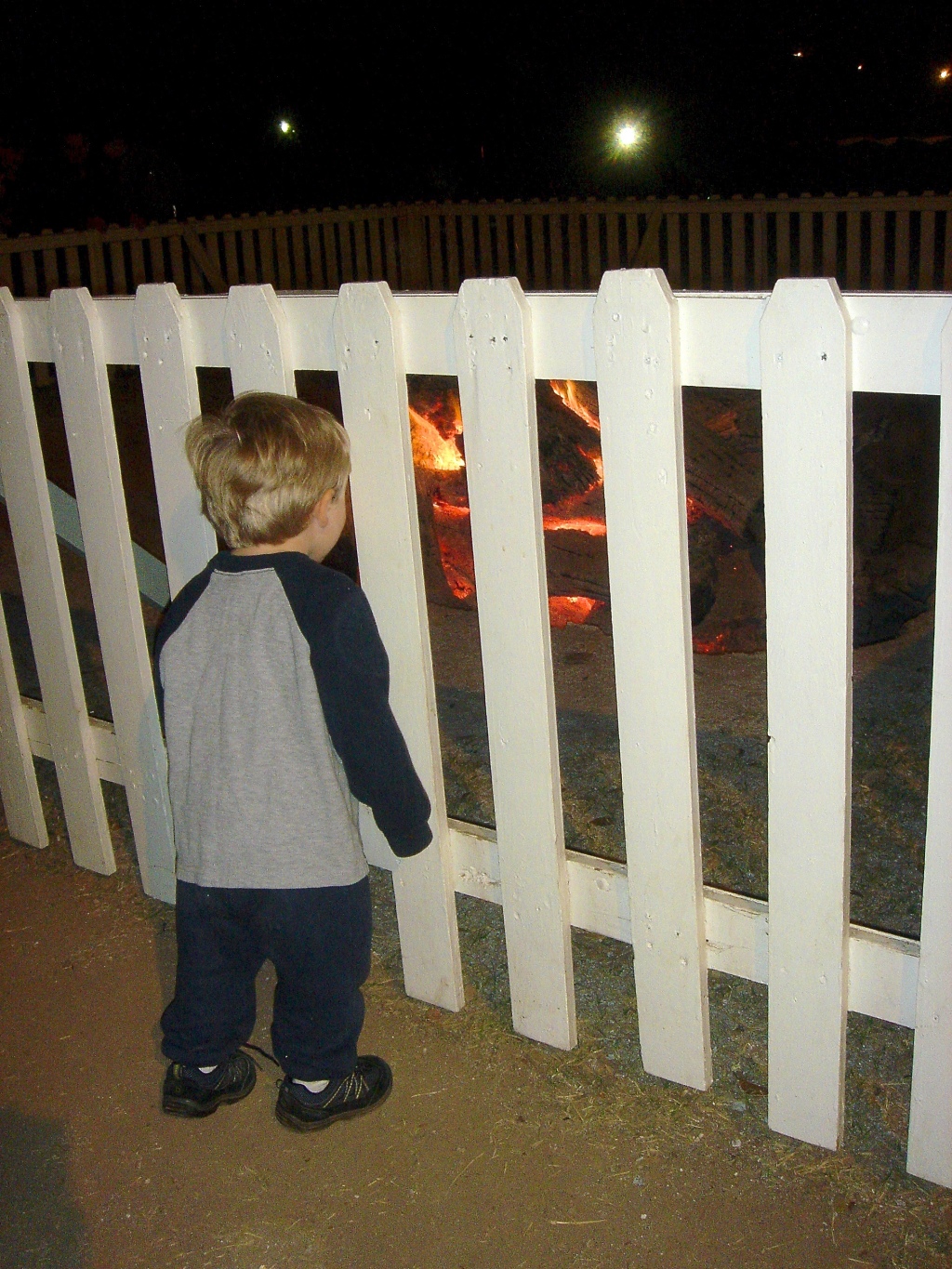 Hildebrand Christmas ScreenSaver/1024x768_2006-12-14-Trail-Of-Lights-00 12.jpg